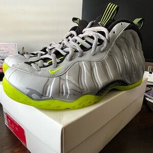 Nike Air Foamposite One PRM Metallic Silver Sneakers
